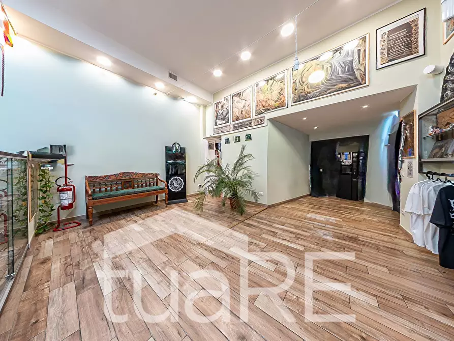 Immagine 13 di Negozio in vendita  in Via Labicana a Roma