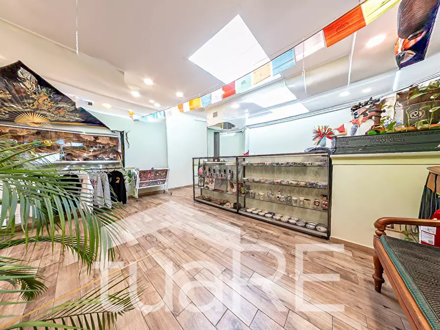 Immagine 14 di Negozio in vendita  in Via Labicana a Roma