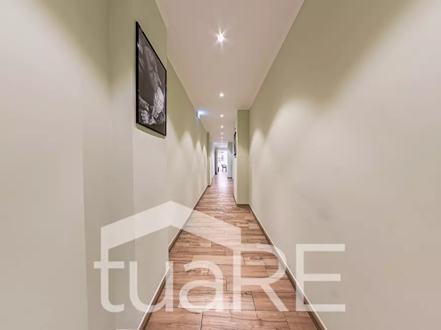 Immagine 15 di Negozio in vendita  in Via Labicana a Roma