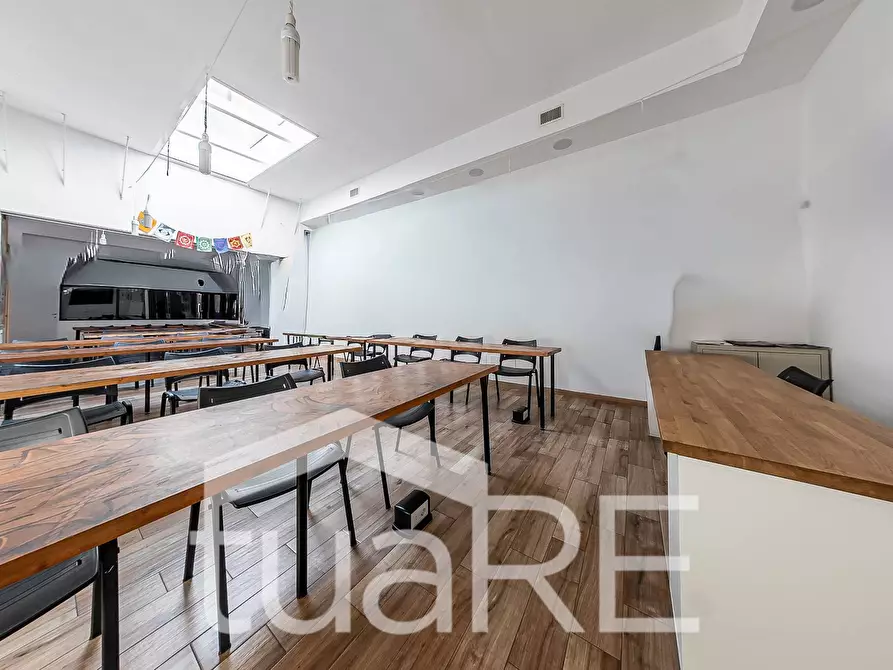 Immagine 17 di Negozio in vendita  in Via Labicana a Roma