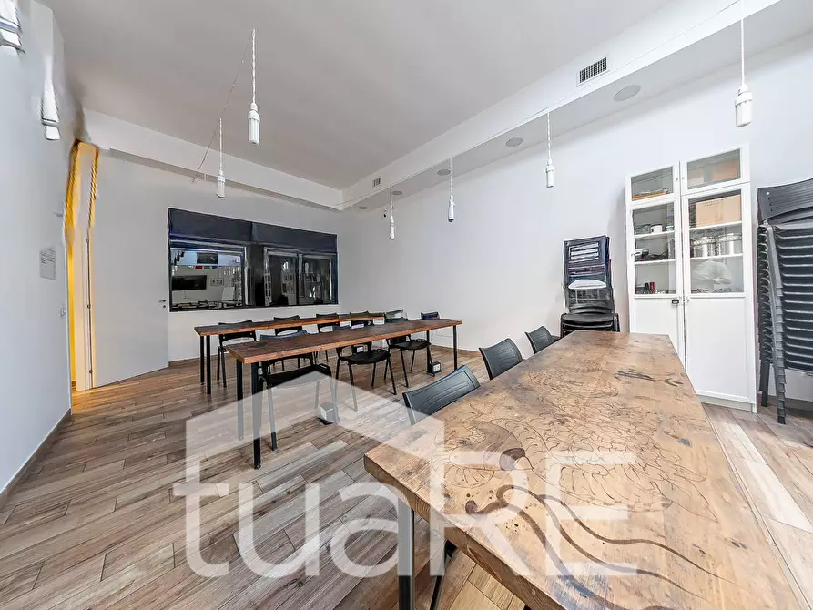 Immagine 19 di Negozio in vendita  in Via Labicana a Roma