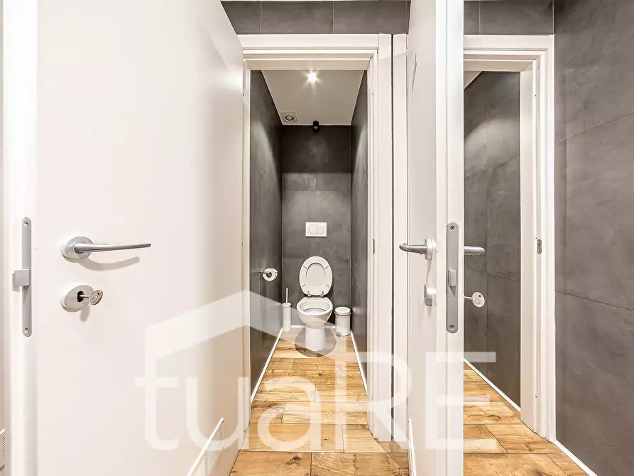 Immagine 22 di Negozio in vendita  in Via Labicana a Roma