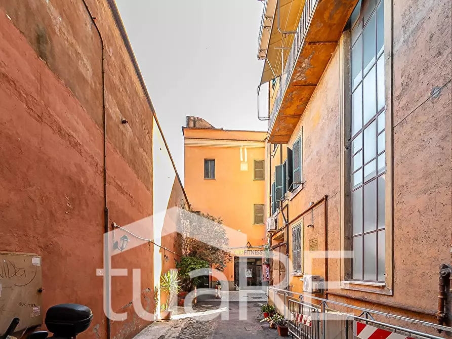 Immagine 24 di Negozio in vendita  in Via Labicana a Roma
