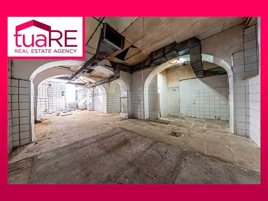 Immagine 1 di Negozio in vendita  in Viale Manzoni a Roma