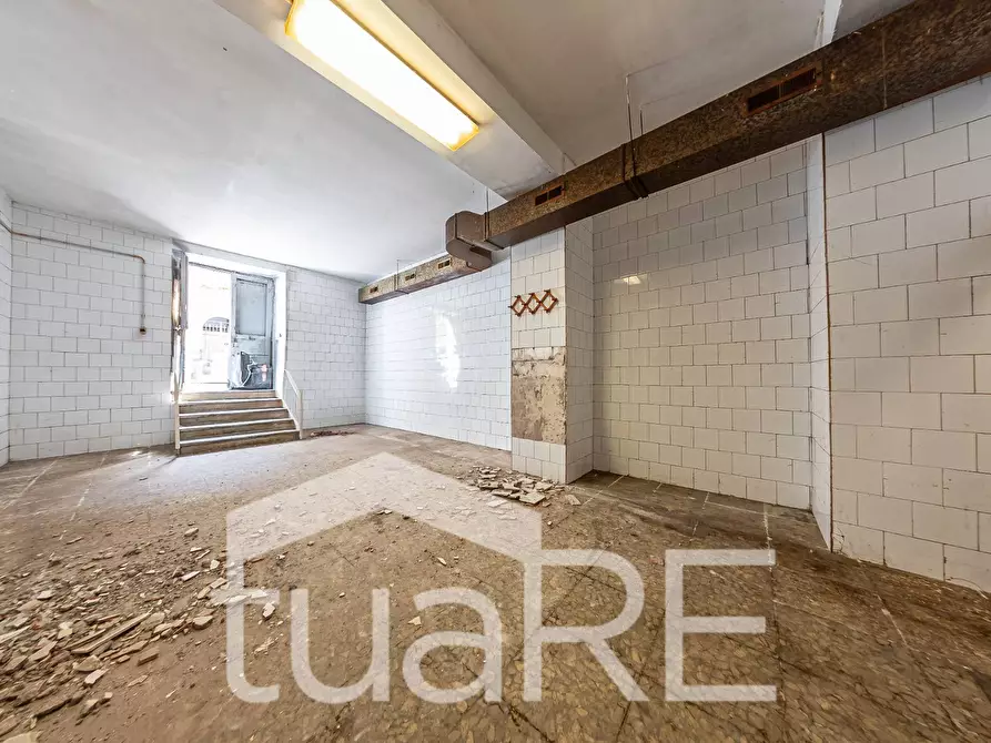 Immagine 2 di Negozio in vendita  in Viale Manzoni a Roma