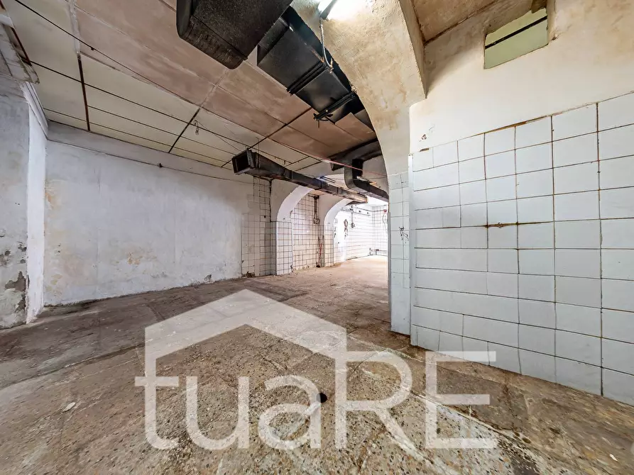 Immagine 7 di Negozio in vendita  in Viale Manzoni a Roma