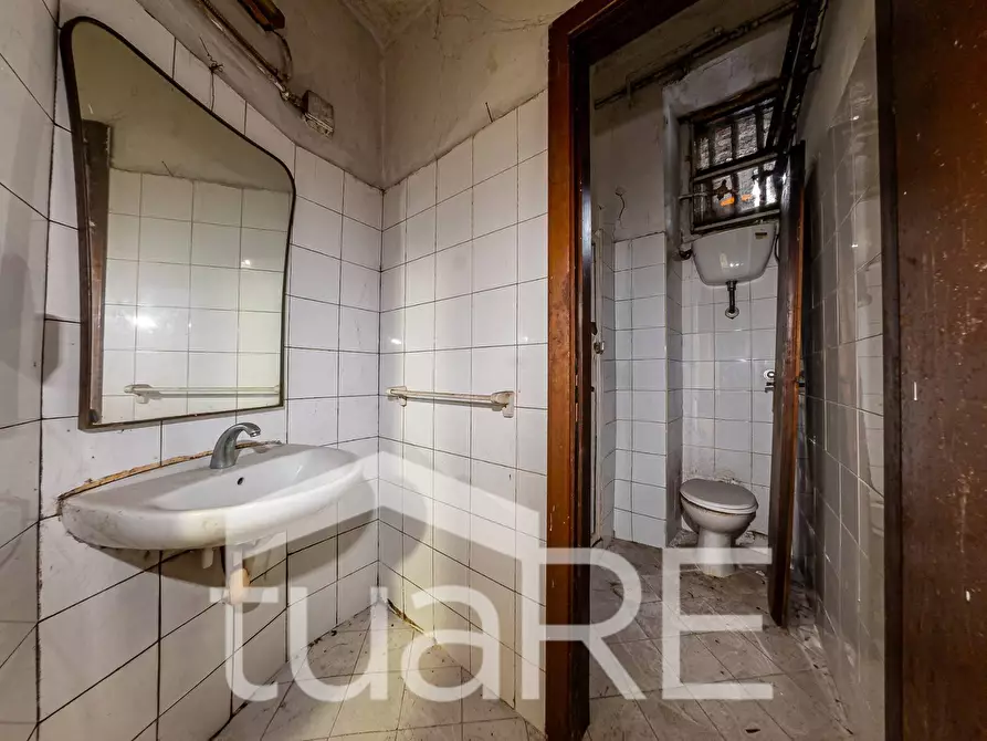 Immagine 10 di Negozio in vendita  in Viale Manzoni a Roma