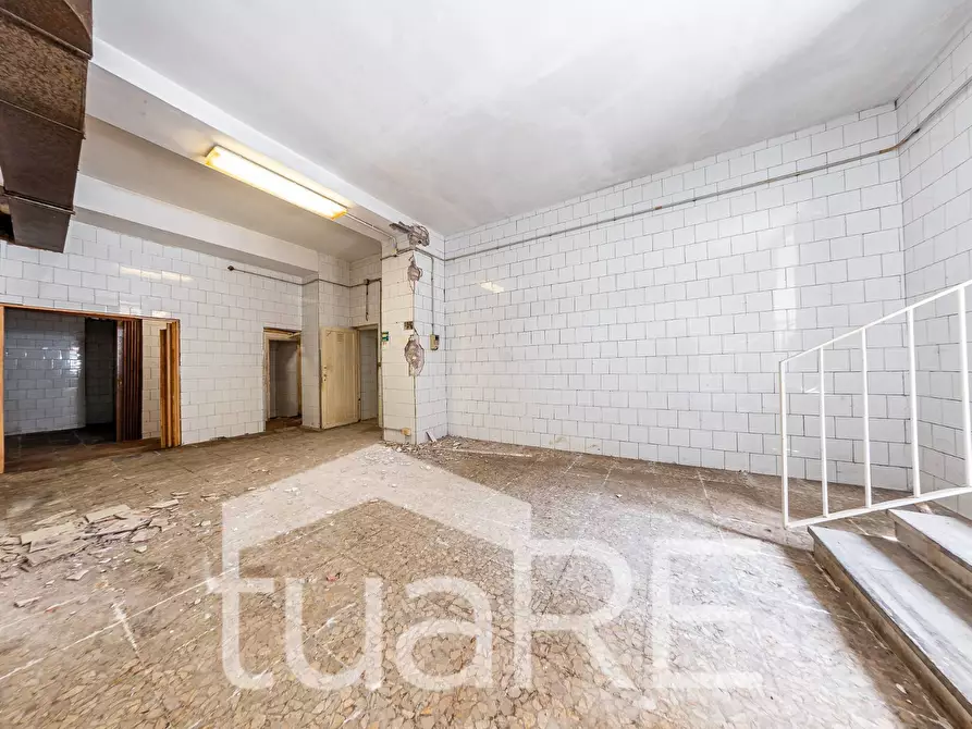 Immagine 11 di Negozio in vendita  in Viale Manzoni a Roma