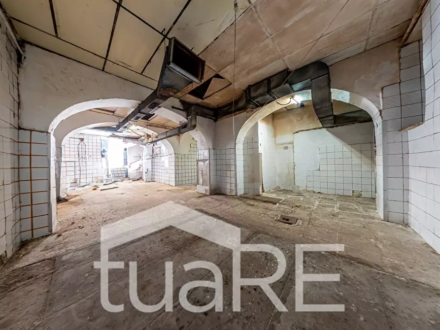 Immagine 12 di Negozio in vendita  in Viale Manzoni a Roma