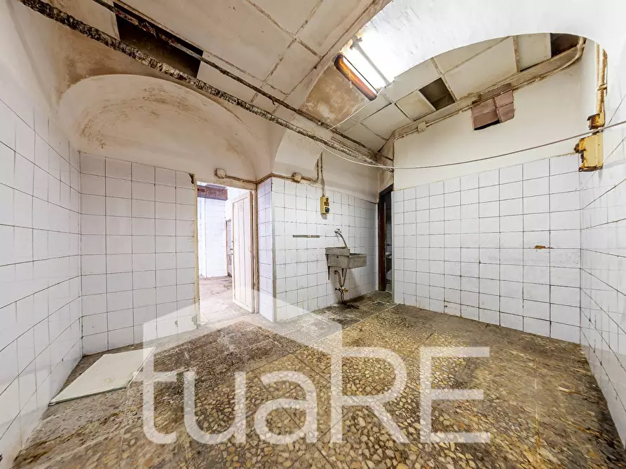 Immagine 15 di Negozio in vendita  in Viale Manzoni a Roma