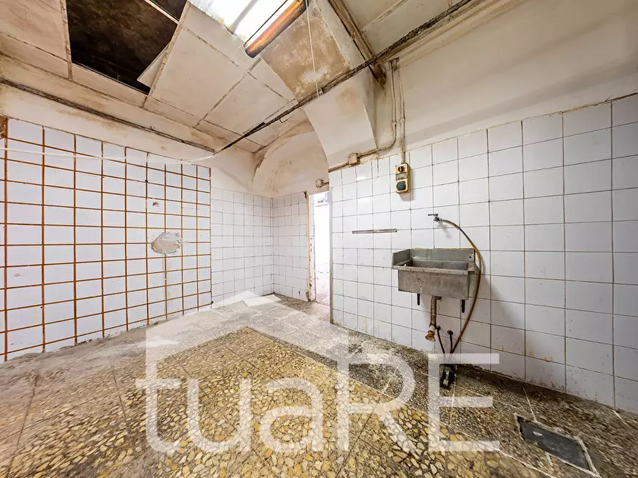 Immagine 16 di Negozio in vendita  in Viale Manzoni a Roma