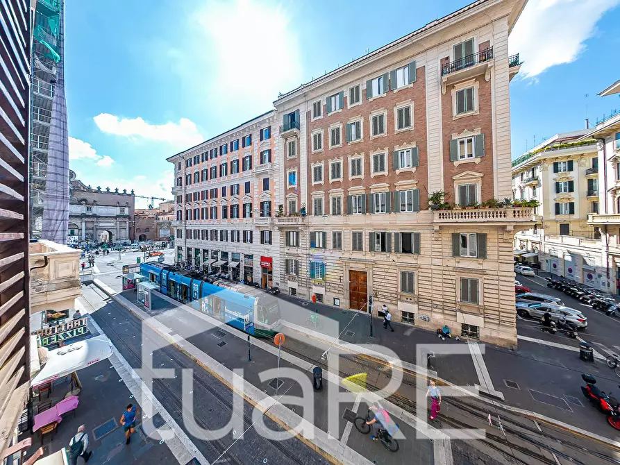 Immagine 11 di Appartamento in vendita  in Via Di Ripetta a Roma