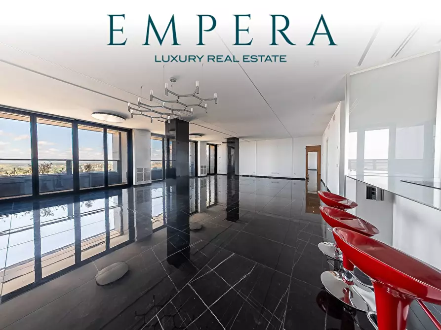 Immagine 1 di Appartamento in vendita  in Viale Giorgio Ribotta a Roma