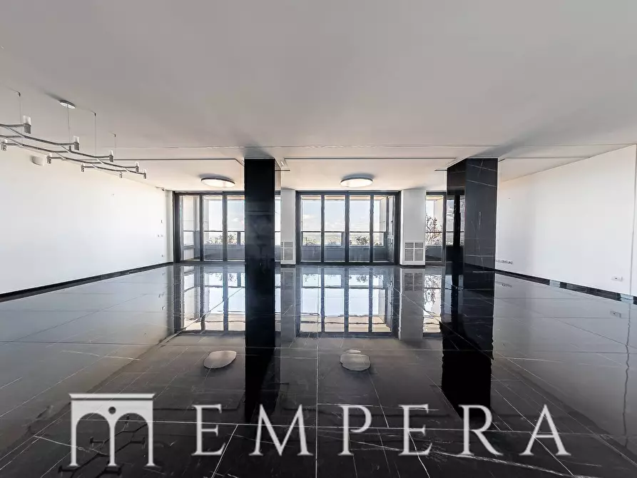 Immagine 3 di Appartamento in vendita  in Viale Giorgio Ribotta a Roma