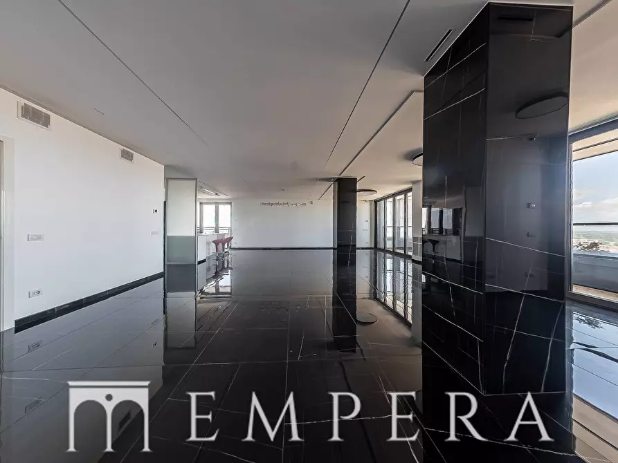 Immagine 4 di Appartamento in vendita  in Viale Giorgio Ribotta a Roma