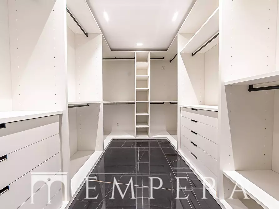 Immagine 27 di Appartamento in vendita  in Viale Giorgio Ribotta a Roma