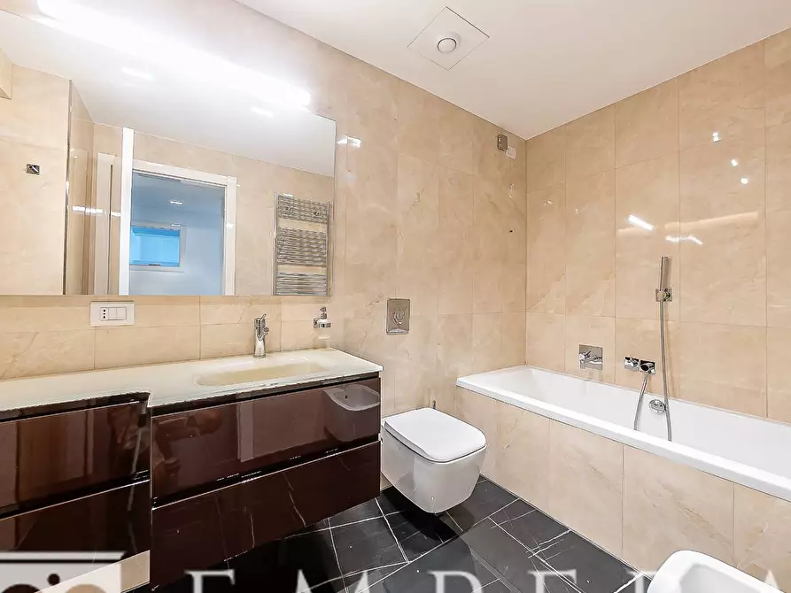 Immagine 67 di Appartamento in vendita  in Viale Giorgio Ribotta a Roma