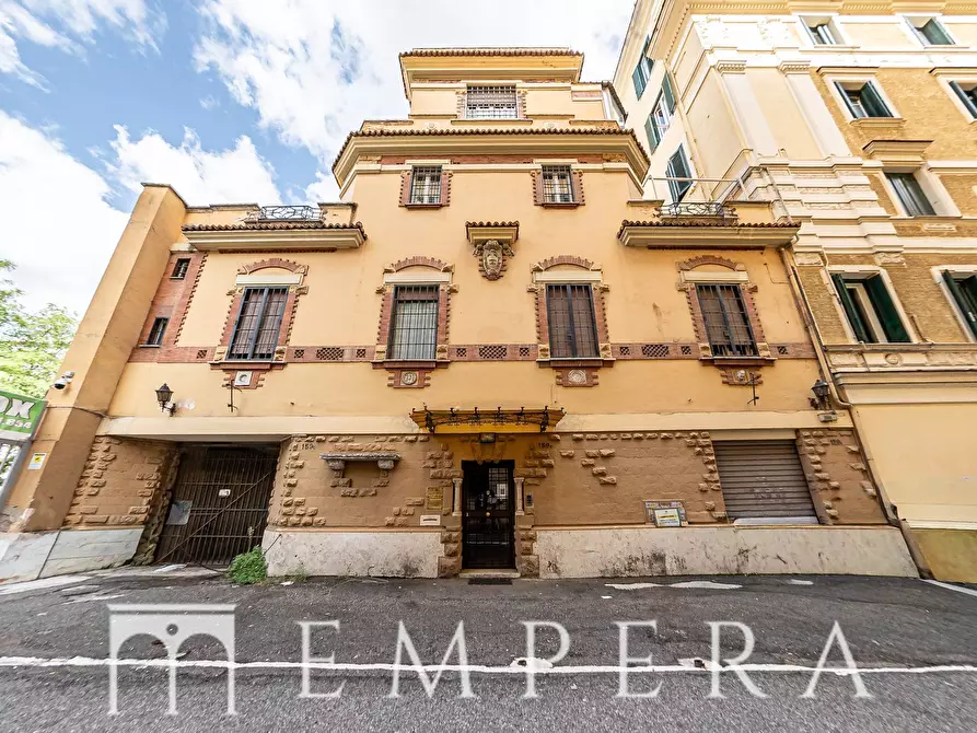 Immagine 8 di Palazzo in vendita  in Via Alessandria a Roma