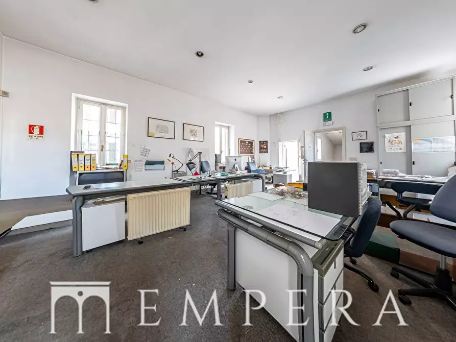 Immagine 20 di Palazzo in vendita  in Via Alessandria a Roma