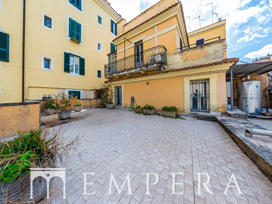 Immagine 22 di Palazzo in vendita  in Via Alessandria a Roma
