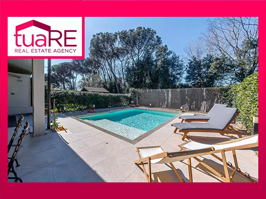 Immagine 1 di Villa in vendita  in Largo Dell' Olgiata a Roma