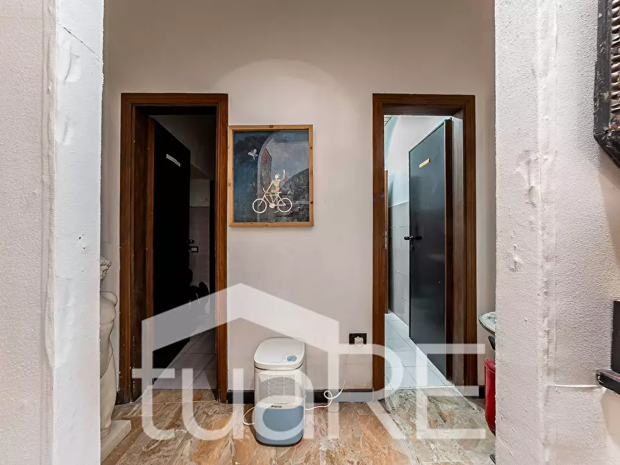 Immagine 16 di Negozio in vendita  in Via Tolemaide a Roma