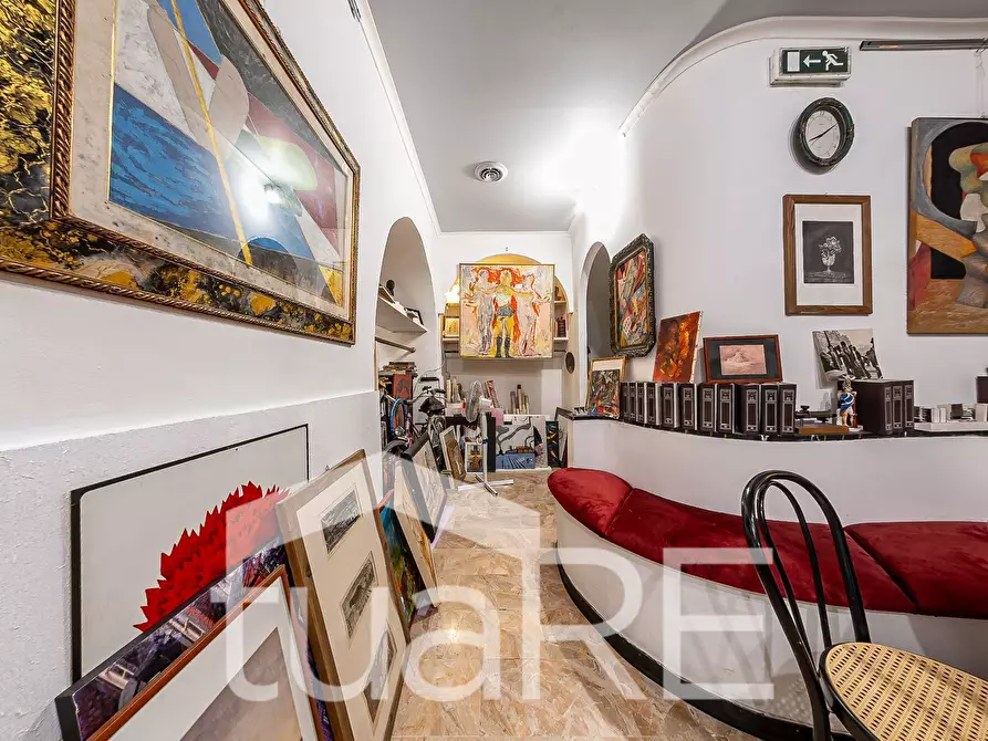 Immagine 17 di Negozio in vendita  in Via Tolemaide a Roma
