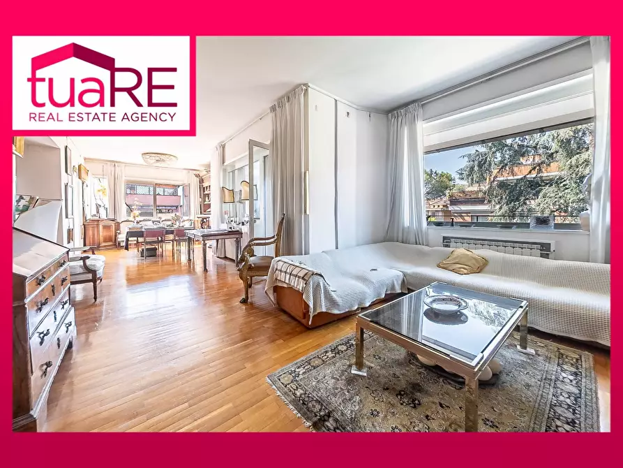 Immagine 1 di Attico in vendita  in Via Della Farnesina a Roma