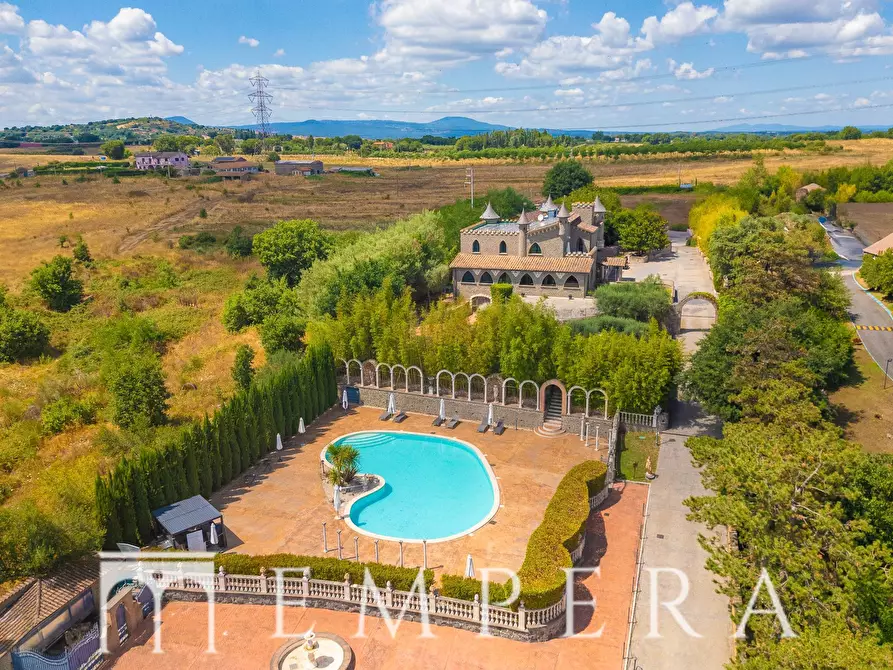 Immagine 2 di Villa in vendita  in via cassia bis a Bassano In Teverina