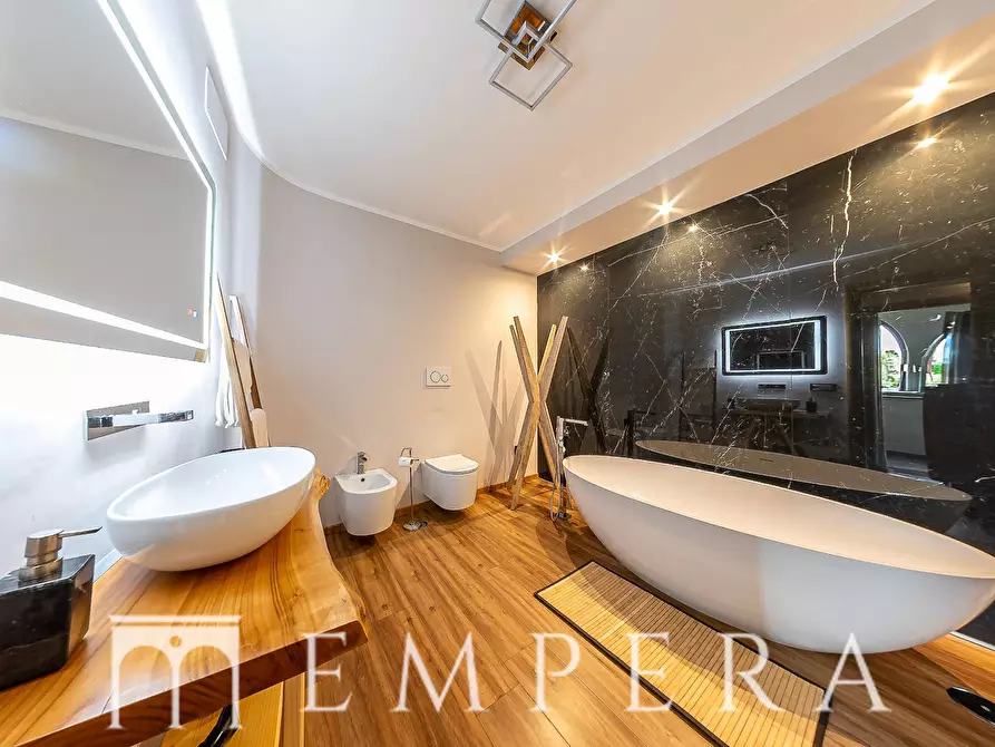 Immagine 14 di Villa in vendita  in via cassia bis a Bassano In Teverina