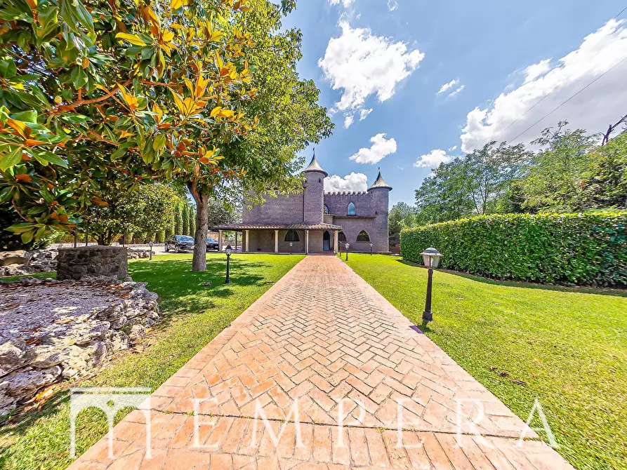 Immagine 18 di Villa in vendita  in via cassia bis a Bassano In Teverina