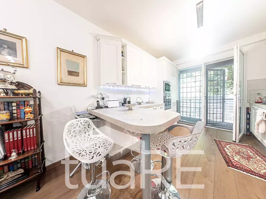 Immagine 2 di Appartamento in vendita  in Via Vicolungo a Roma