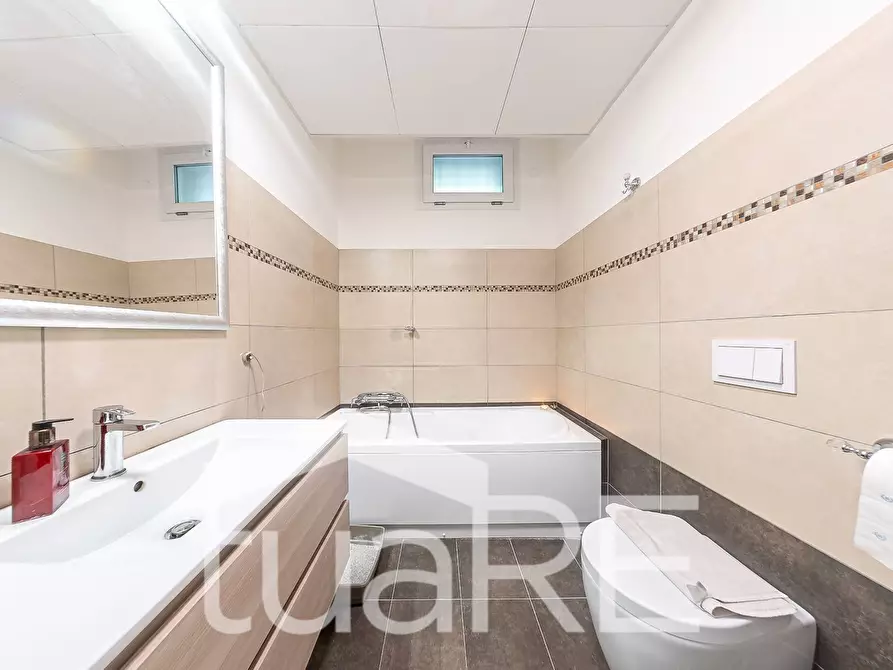 Immagine 9 di Appartamento in vendita  in Via Vicolungo a Roma