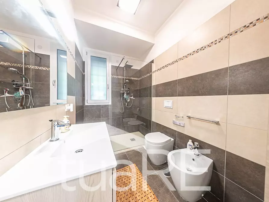 Immagine 10 di Appartamento in vendita  in Via Vicolungo a Roma