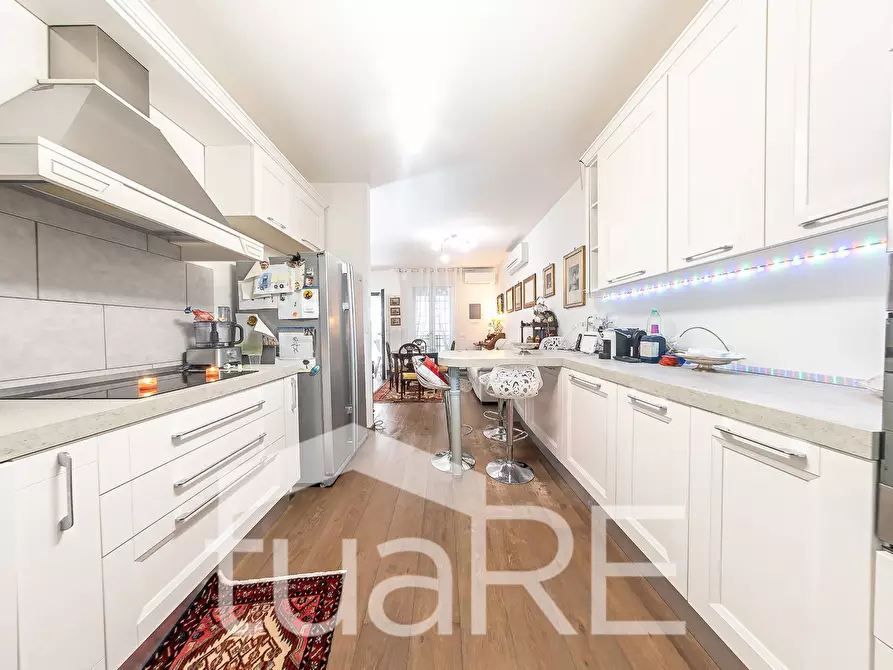 Immagine 3 di Appartamento in vendita  in Via Vicolungo a Roma