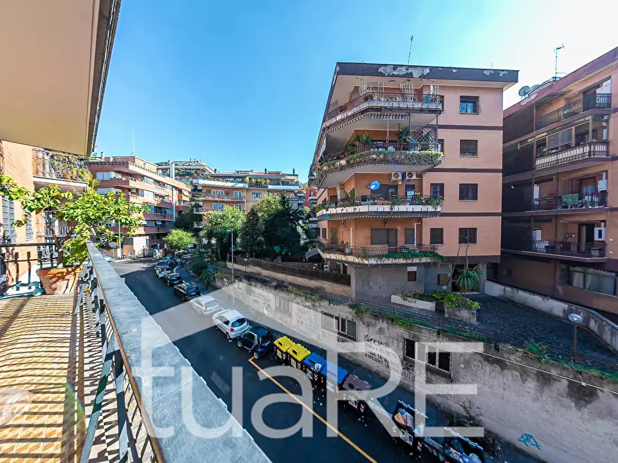 Immagine 42 di Appartamento in vendita  in Via Antonio Serra a Roma