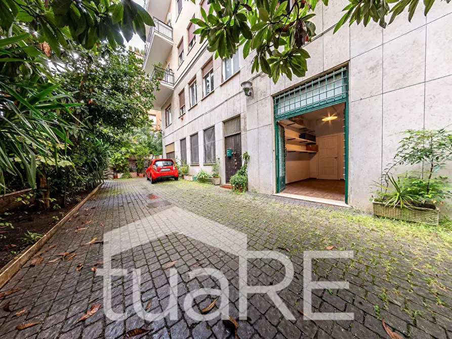 Immagine 5 di Appartamento in vendita  in Via Salaria a Roma