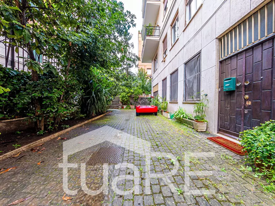 Immagine 11 di Appartamento in vendita  in Via Salaria a Roma