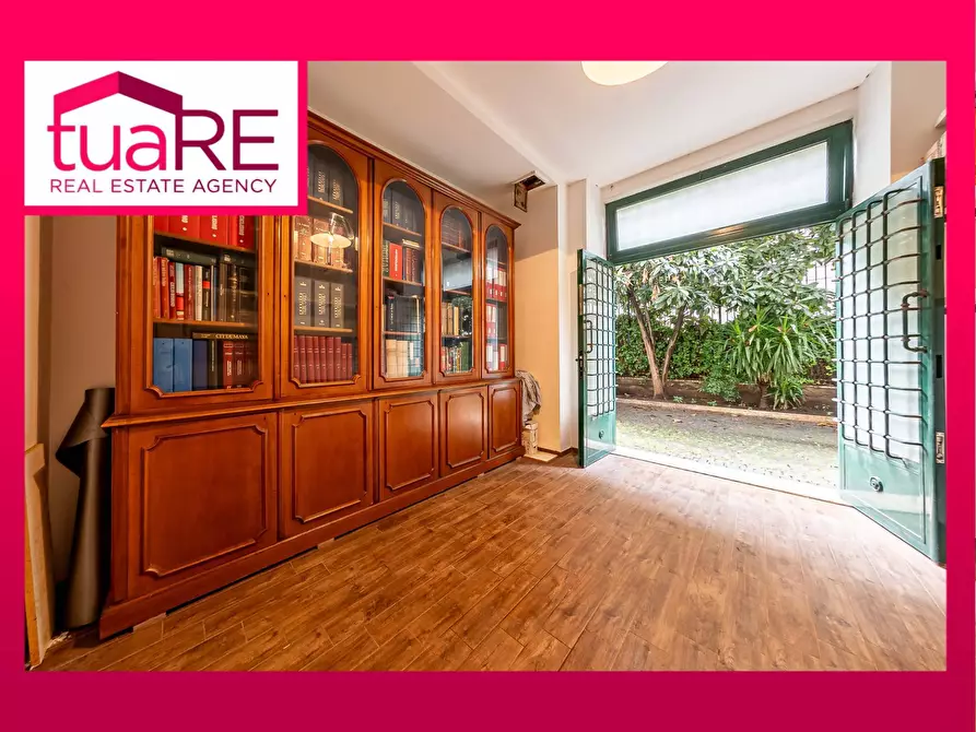 Immagine 1 di Magazzino in vendita  in Via Salaria a Roma