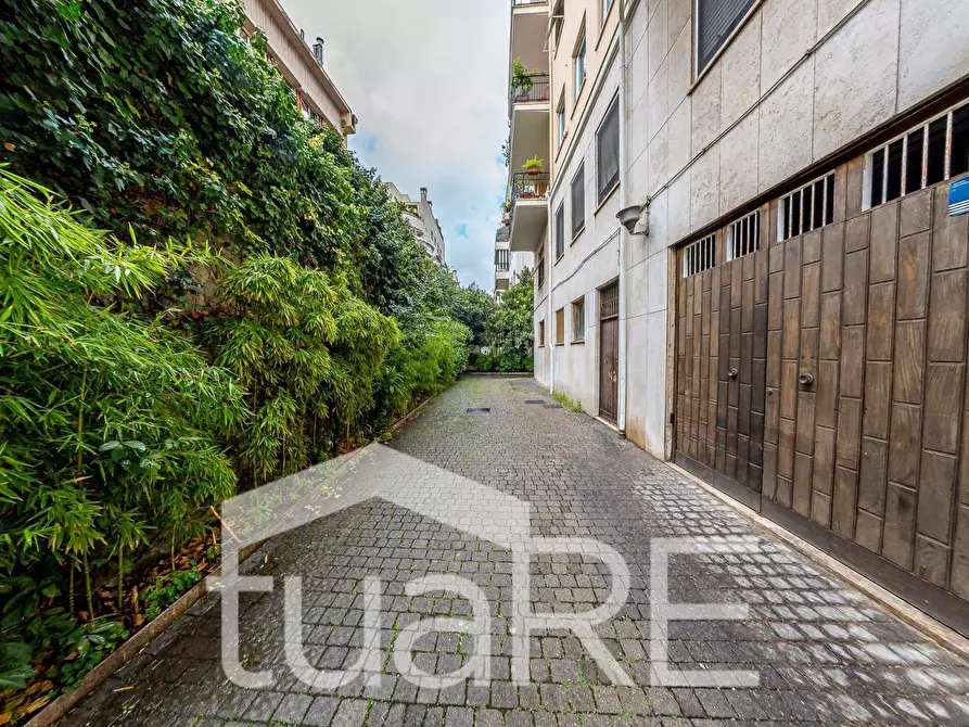 Immagine 16 di Magazzino in vendita  in Via Salaria a Roma