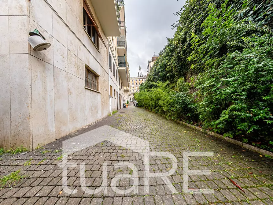 Immagine 15 di Box auto in vendita  in Via Salaria a Roma