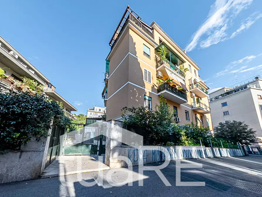 Immagine 9 di Appartamento in vendita  in Via Dei Prati Della Farnesina a Roma