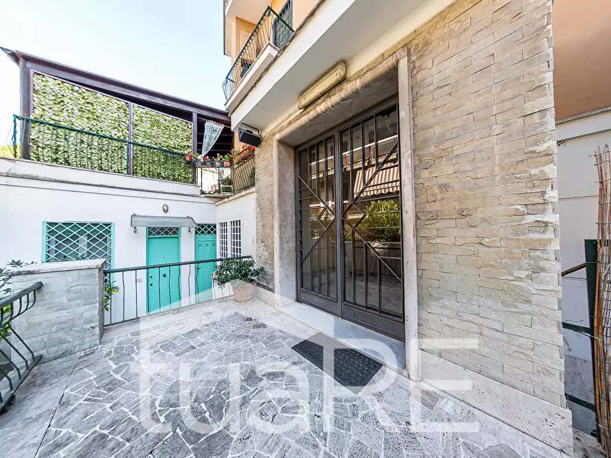 Immagine 10 di Appartamento in vendita  in Via Dei Prati Della Farnesina a Roma