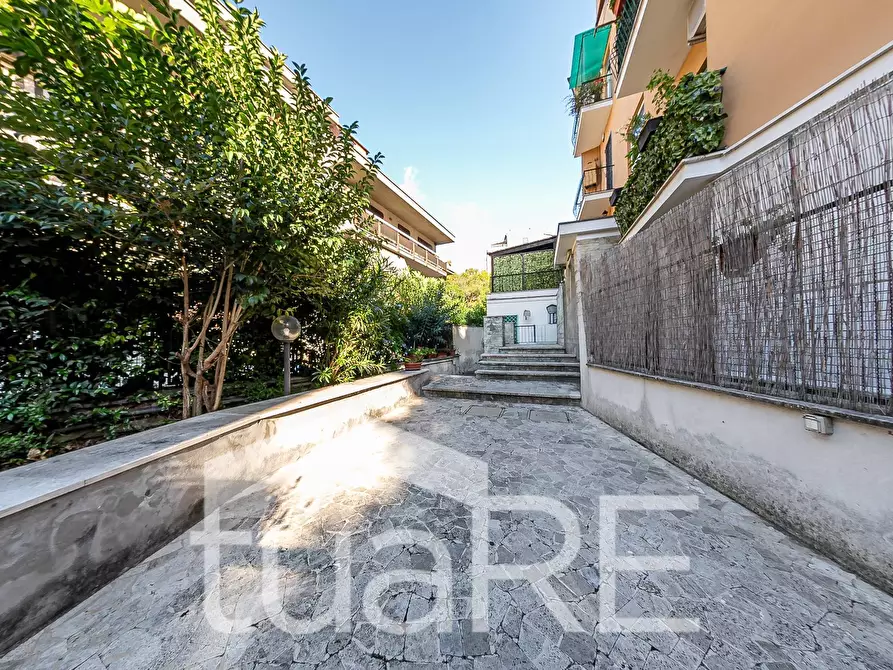 Immagine 15 di Appartamento in vendita  in Via Dei Prati Della Farnesina a Roma