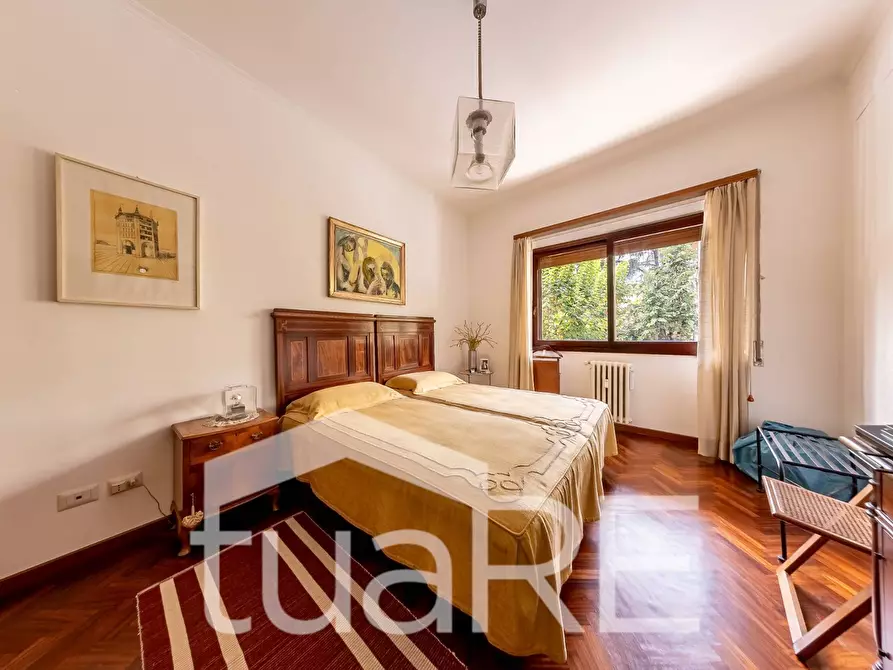 Immagine 3 di Appartamento in vendita  in Viale Delle Medaglie D'oro a Roma