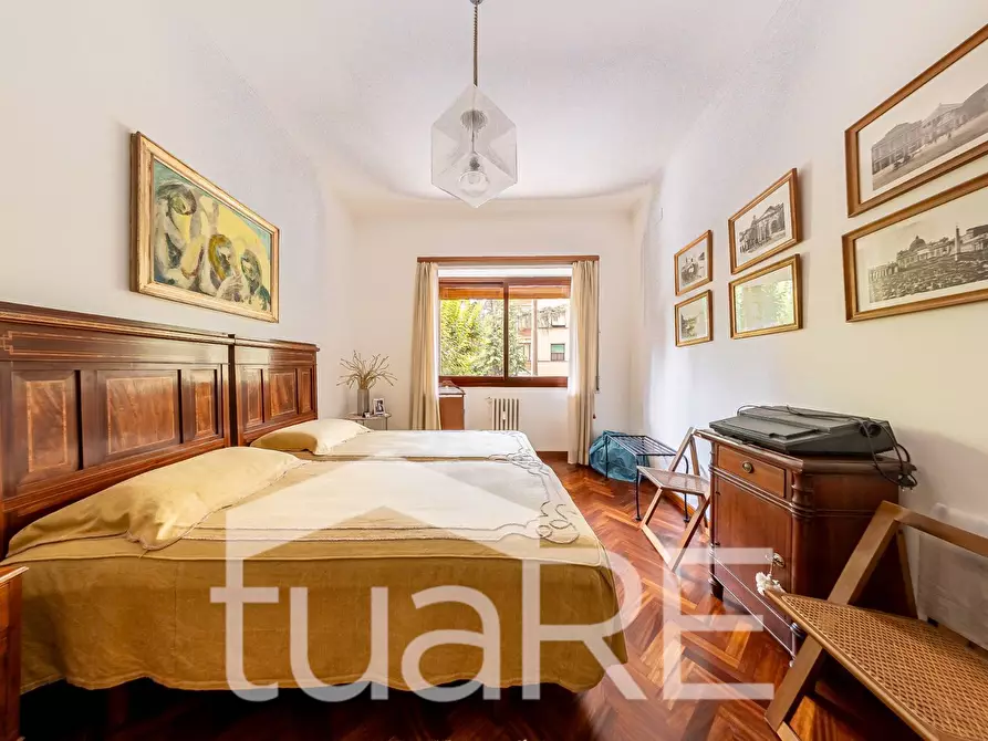 Immagine 4 di Appartamento in vendita  in Viale Delle Medaglie D'oro a Roma