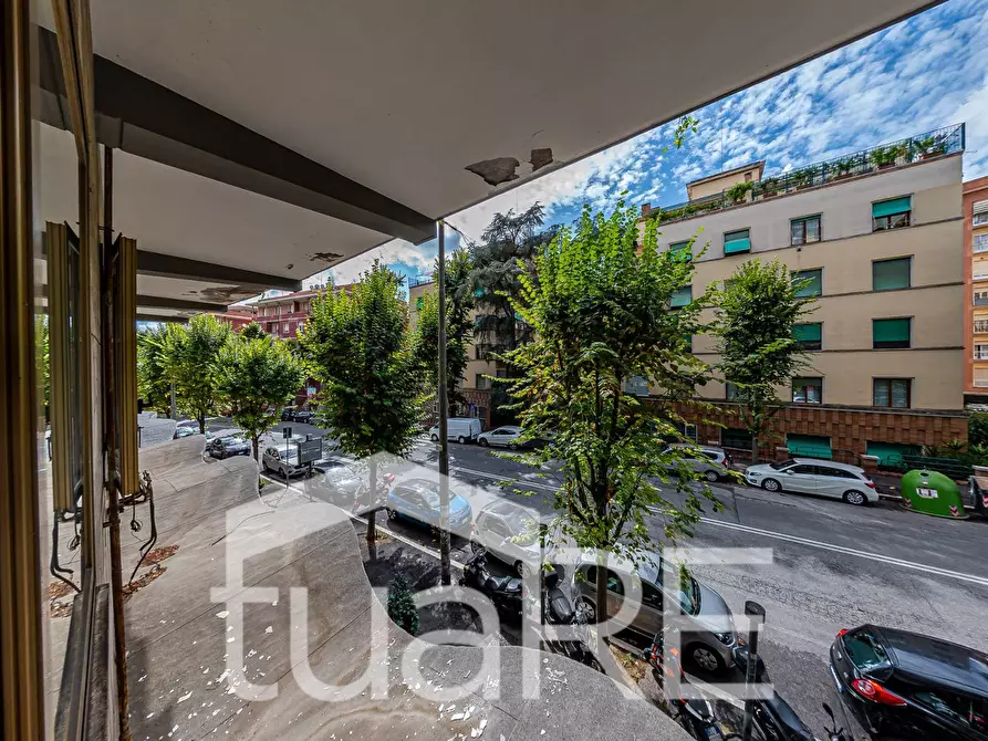 Immagine 7 di Appartamento in vendita  in Viale Delle Medaglie D'oro a Roma