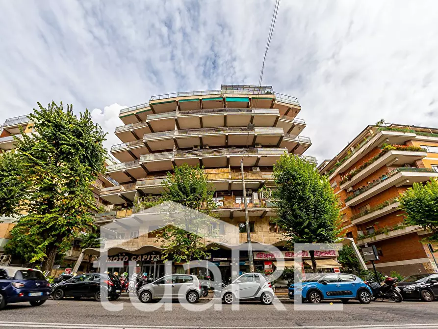 Immagine 12 di Appartamento in vendita  in Viale Delle Medaglie D'oro a Roma