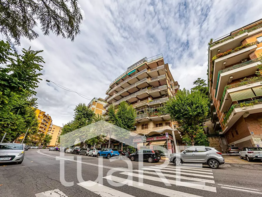 Immagine 27 di Appartamento in vendita  in Viale Delle Medaglie D'oro a Roma