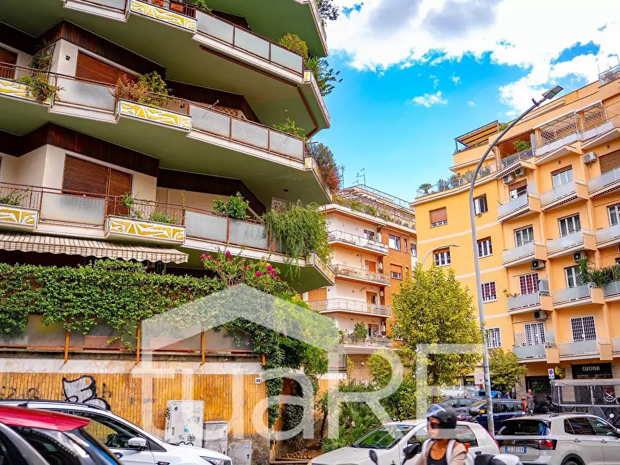 Immagine 5 di Appartamento in vendita  in Via Ugo De Carolis a Roma